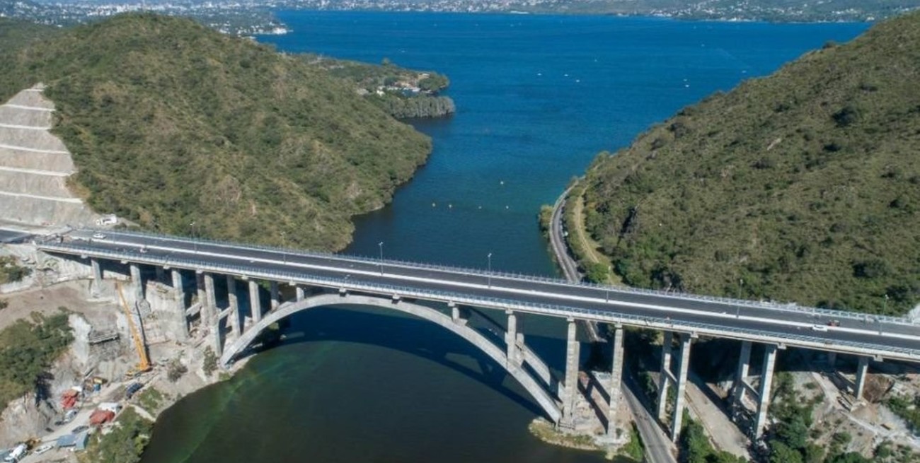 Córdoba: Quiso sacarse una selfie con el nuevo puente y se cayó desde 7 metros