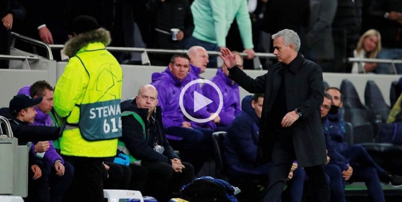 Video: Mourinho apuró a un alcanzapelotas y la jugada terminó en gol
