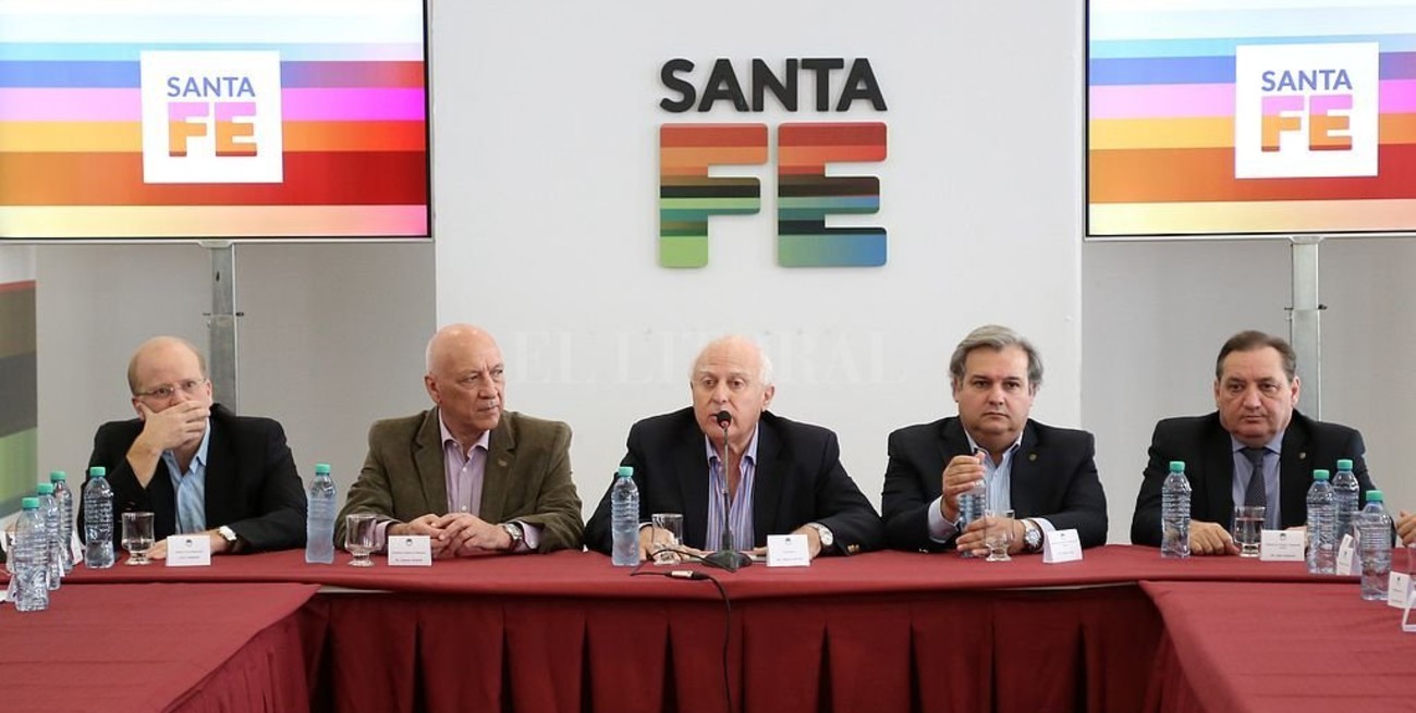 El gobernador, legisladores e intendentes reunidos por la situación de SanCor