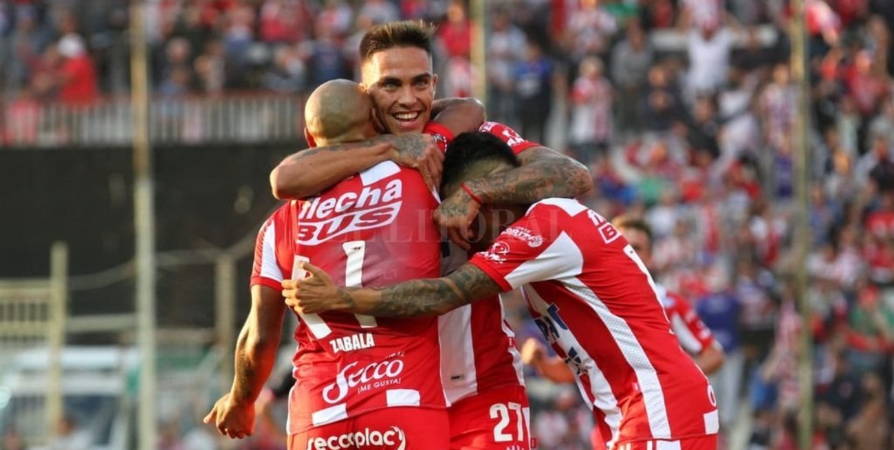 Unión goleó a San Martín de Tucumán y clasificó a octavos de final