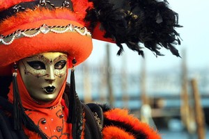 ELLITORAL_287731 |  Archivo El Litoral Carnaval de Venecia. Antes eran días de una consentida subversión de los hábitos de la vida normal; ahora se reducen a pintorescas celebraciones que, con variantes, evocan a un devaluado dios Momo.