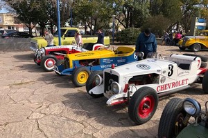 Archivo Correrán los Vintage, Postvintage y Post Guerra hasta 1959. La segunda categoría incluye a Contemporáneos desde el 1960 al 87? incluidos -divididos ambos en dos categorías-. Y por último especiales, Hot Rod, TC Turístico, y Modernos desde 1980 hasta 2017.