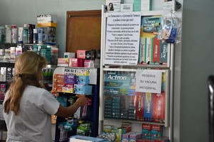 ELLITORAL_291407 |  Guillermo Di Salvatore Listas de espera. En algunas farmacias ya están anotando a quienes quieren reservar la vacuna.