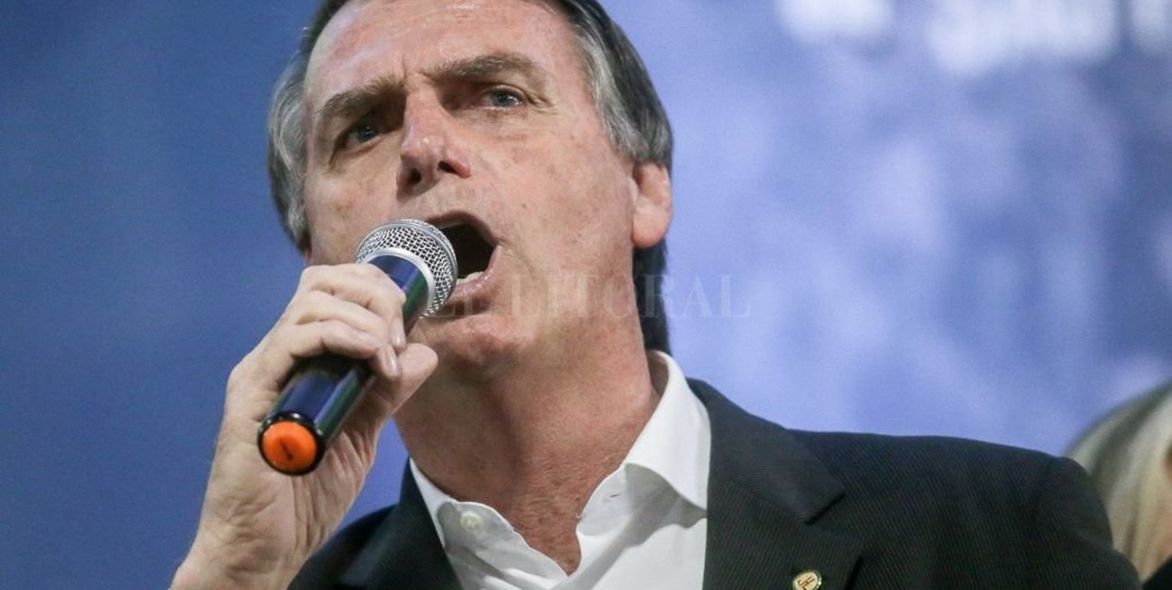 Bolsonaro advirtió que un periodista podría ir preso por publicar sus chats