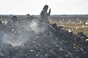 ELLITORAL_323272 |  Flavio Raina Basural. Aquí se construye una Planta de Transferencia de Residuos, en la zona de calle 8 y el bañado de la Setúbal (desde la Ruta 1, al fondo hacia el Oeste).
