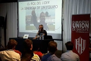 ELLITORAL_231136 |  El Litoral Leo Madelón y su tema.  No soy de andar con la tecnología, pero me he dedicado a leer muchos libros de liderazgo y de psicología, algo fundamental para el manejo de grupos , señaló.