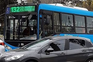 La joven había salido de su casa en Tío Rolo y a las 21.45 tomó el interno 93 de la línea 132 en Ovidio Lagos y Battle y Ordoñez.