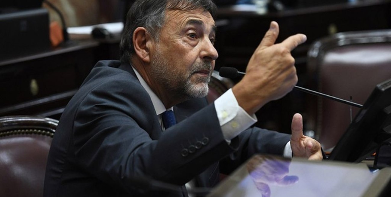 El cordobés Carlos Caserio reemplazará a Pichetto como presidente del bloque justicialista del Senado