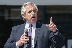 ELLITORAL_330912 |  Esteban Collazo zzzznacp2NOTICIAS ARGENTINAS BAIRES, OCTUBRE 4: El presidente Alberto 
Fernández afirmó que le gustaría que los argentinos puedan 
"poner en la balanza lo central y considerar si lo prioritario 
era preservar el trabajo o comprar 200 dólares?", en medio de 
las restricciones a la compra de divisa extranjera y en torno a 
las discusiones por el cepo cambiario. Foto NA: ESTEBAN COLLAZO/PRESIDENCIAzzzz