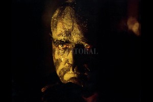 Zoetrope Studios La vocación de inmortalidad de  Apocalypse Now  quizá tenga que ver fundamentalmente con un rasgo que señala la crítica Angela Errigo:  el horror esencial de este viaje hipnótico radica en que captó la realidad de lo que sucedía en Vietnam .