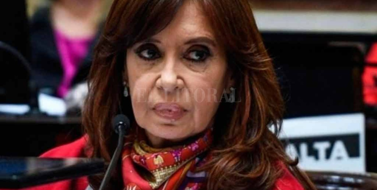 Antes de presentarse a indagatoria, Cristina Kirchner habló por Twitter
