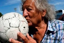 El fútbol de luto: murió "Trinche" Carlovich tras un asalto