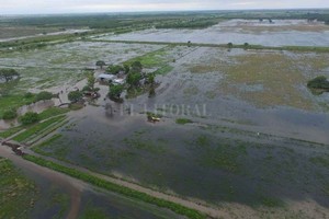 ELLITORAL_235924 |  Archivo El Litoral El diluvio que inundó los campos del noroeste de Santa Fe, lentamente escurre hacia el sur a través de los Bajos Submeridionales y la cuenca del Salado.