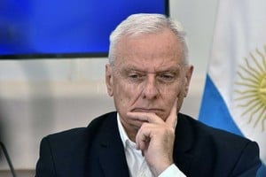 Flavio Raina Parola se aleja definitivamente del gobierno de Perotti.