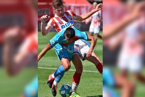 Mauricio Garín No ha sido una costumbre para él en su cortísima carrera, pero Leonel Bucca no escatimó esfuerzo y aprovechó su tranco largo para marcar en un mediocampo mejorado de Unión. Buen trabajo del esperancino, que firmó primer contrato la semana pasada.