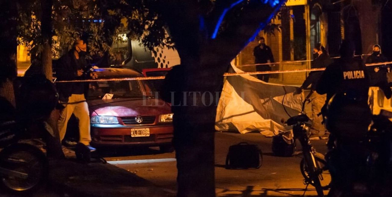 Rosario: acribillaron a un hombre dentro de su propio auto