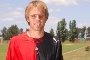 Flavio Raina Facundo Sánchez. Así llegó el volante a Colón, en el 2008, desde Bochófilo Bochazo de San Vicente, club de la provincia de Santa Fe. Los sabaleros lo dejaron libre y fichó en Estudiantes de La Plata. Un juez obliga a que el  Pincha  pague.