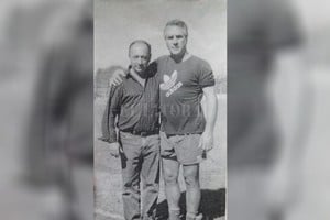 ELLITORAL_300048 |  El Litoral Junto a un hombre que jugó en Colón en la C, antes de ser figura como futbolista y entrenador: el Pato Pastoriza.