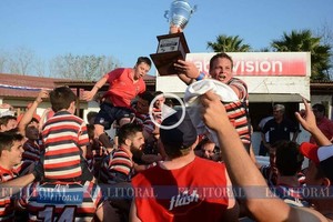 ELLITORAL_223745 |  Luis Cetraro Santa Fe Rugby ganó el clásico y se quedó con la Copa 100 Años El Litoral.