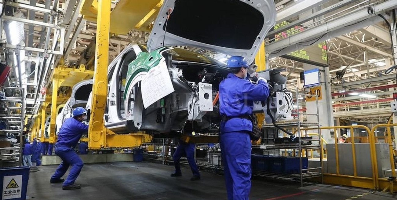 La producción de autos cayó un 84% en mayo
