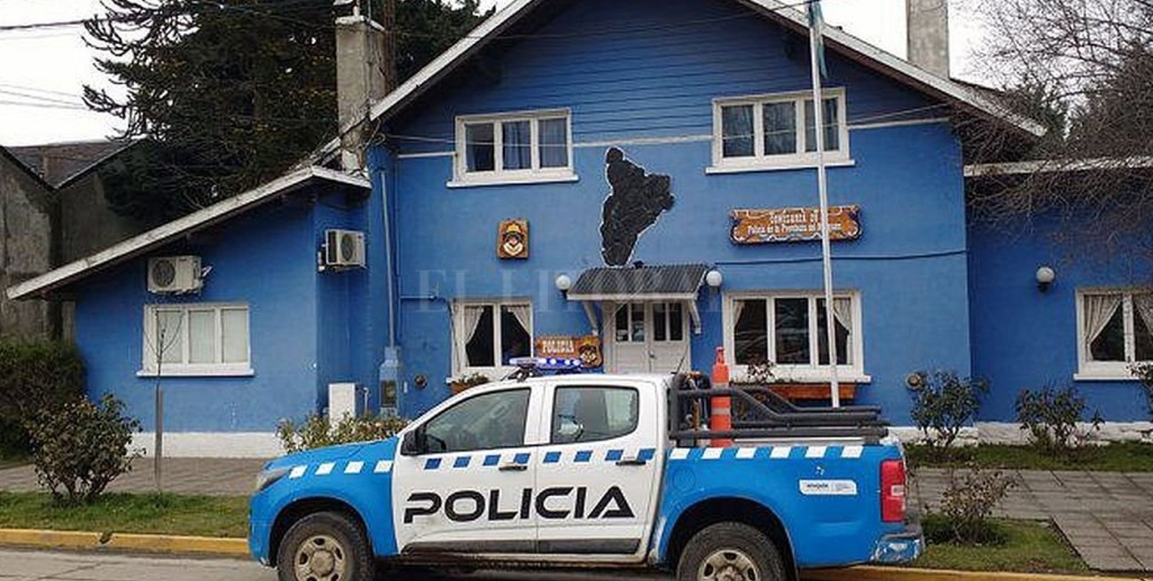 Villa La Angostura: un borracho se resistió a un arresto a mordiscones