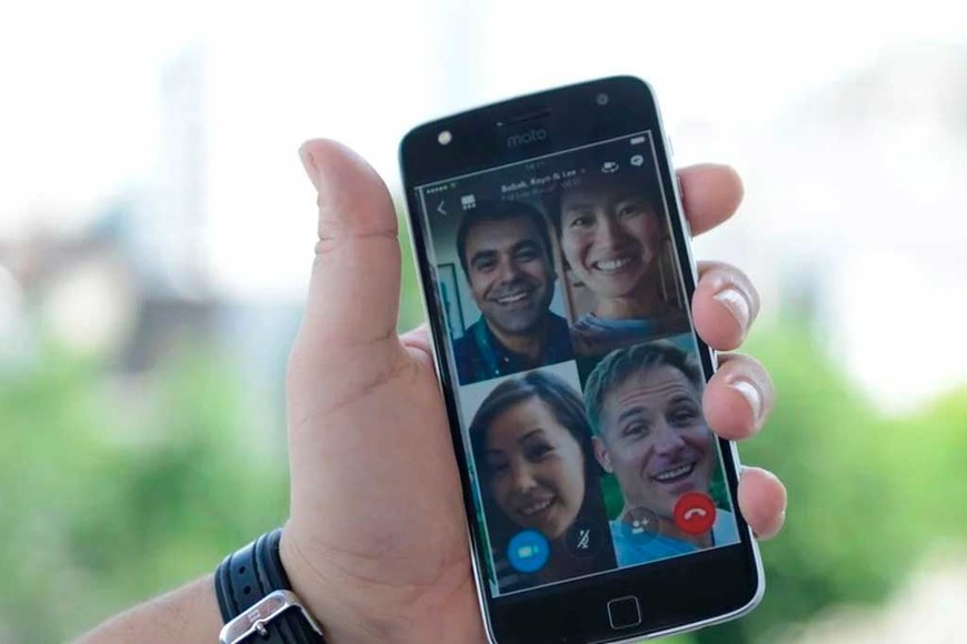 ELLITORAL_298153 | Gentileza Videollamadas. Hoy en día no somos seres humanos en sus casas, sino como robots que no puede ejercitar sus aplicaciones, y eso nos produce frustración y resentimiento, porque nos falta lo más propio de la humanidad, que es la capacidad de crear y proyectar , dice el filósofo.