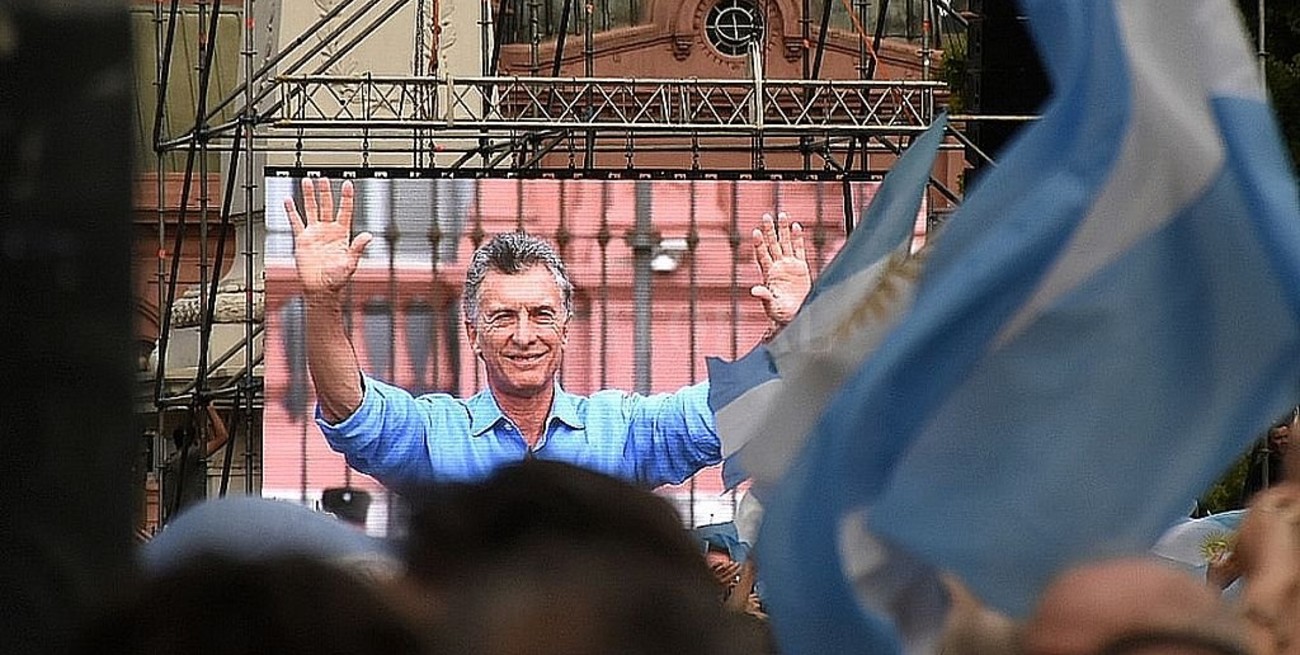 Mauricio Macri se despidió en Plaza de Mayo