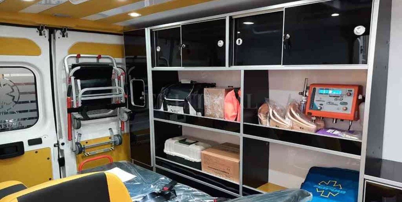 Los Cardos presentó su flamante ambulancia de última generación