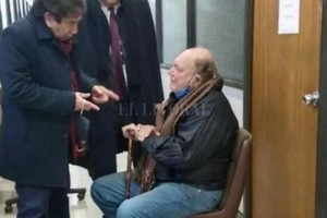 ELLITORAL_315977 |  Archivo El imputado junto a sus abogados.