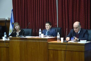 ELLITORAL_228157 |  Flavio Raina El debate está a cargo de los jueces Rosana Carrara, Héctor Candioti -presidente- y Pablo Busaniche.
