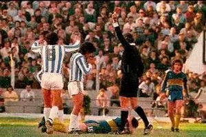 Archivo El Litoral Colón y una camiseta parecida a la Selección Argentina