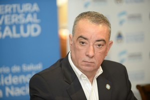 ELLITORAL_228530 |  Archivo Sergio Cassinotti explicó que  cuando negociamos con un laboratorio y no con una cámara, que agrupa a 50 ó 60 laboratorios, lo que hacemos es que los que son muy pequeños o medianos, compitan con precios más bajos .