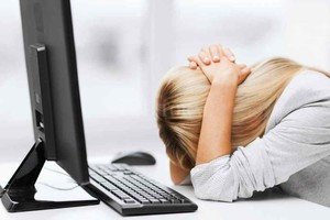 Archivo El Litoral El estrés crónico laboral produce el efecto de un  fósforo quemado . Al intentar hacer un trabajo y no lograrlo, o convencerse que esa tarea ya es extenuante y cansadora, la persona sufre un desgaste emocional, psicológico y en algunos casos hasta físico.