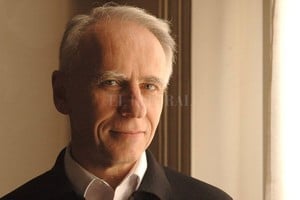 ELLITORAL_322795 |  Gentileza del autor Creo que la escritura surge de pulsiones mentales, empezando por el propio acto de escribir como una especie de intento de fijación de la realidad interna y externa y como un instrumento para pensar , consideró el escritor.