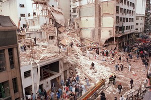ELLITORAL_254548 |  CARLOS FRAGA imagen del atentado a la AMIA.