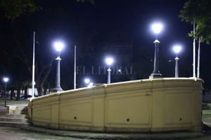 ELLITORAL_247267 |  Gentileza En la plaza España se colocaron 40 lámparas led.