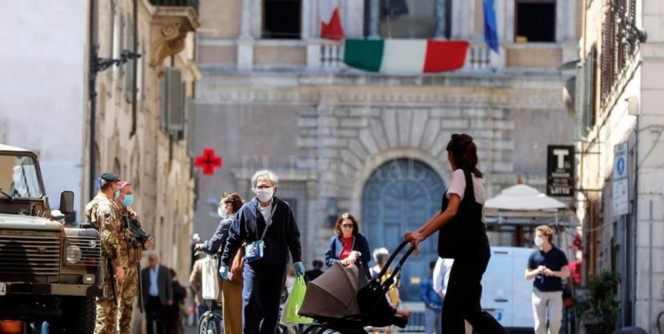 Italia extiendió el uso obligatorio de barbijo en lugares cerrados