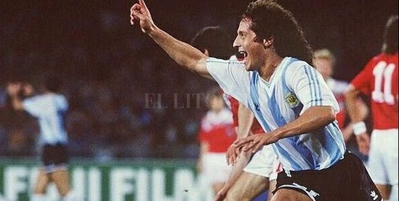 Troglio celebra los 30 años de su debut con gol mundialista 