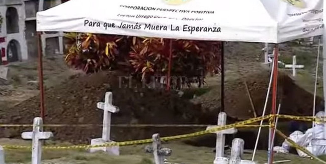 Exhuman siete cuerpos más de posibles víctimas de "falsos positivos" en Colombia