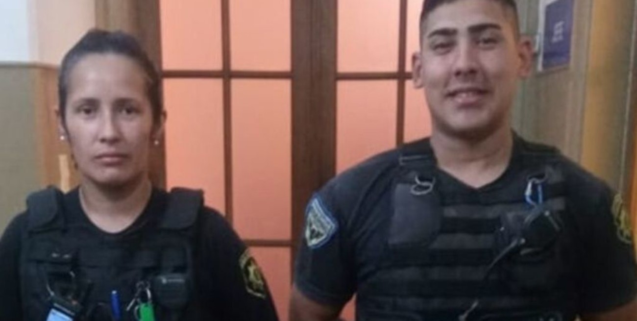 En Rosario agentes policiales le salvaron la vida a un bebé 