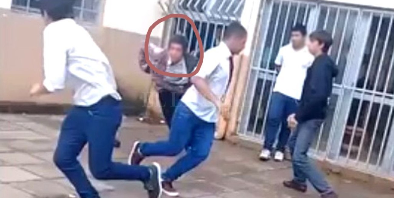 En Corrientes: persiguió a sus compañeros por el patio del colegio con un cuchillo