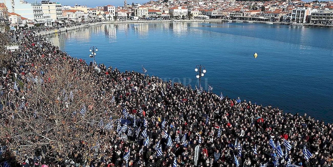 Inmigración ilegal: Grecia quiere instalar una barrera flotante en el Egeo