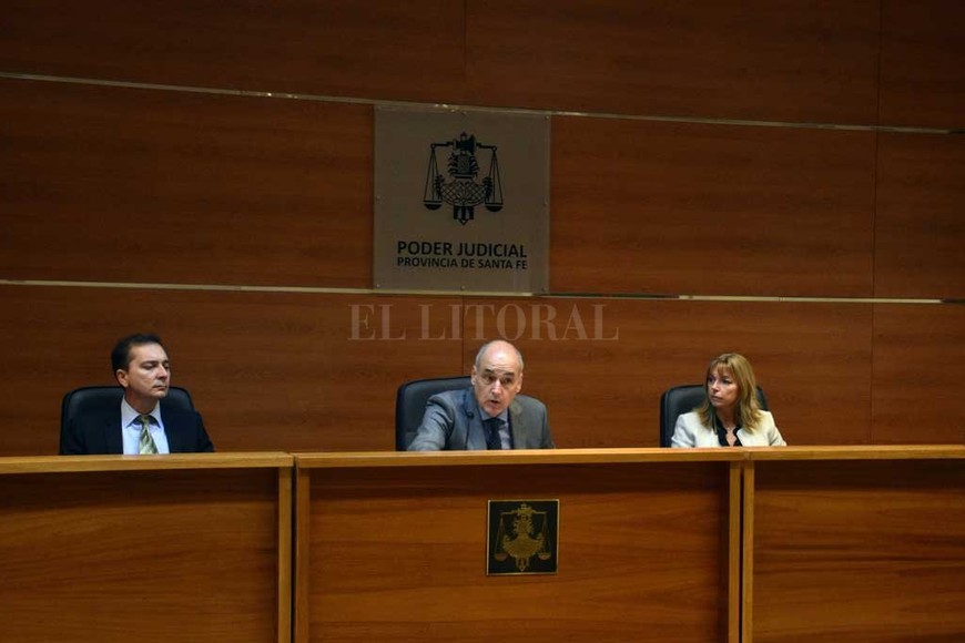 ELLITORAL_334522 |  Guillermo Di Salvatore Los jueces Pablo Busaniche -presidente-, Rosana Carrara y Gustavo Urdiales resolvieron de manera unánime condenar a Oscar Meynet.
