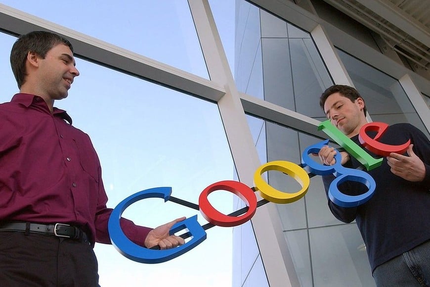 ELLITORAL_221618 |  Google. La historia de Google comienza en 1995, en la Universidad de Stanford. Larry Page se estaba planteando estudiar en Stanford y Sergey Brin, que ya estudiaba allí, fue el encargado de mostrarle el campus.