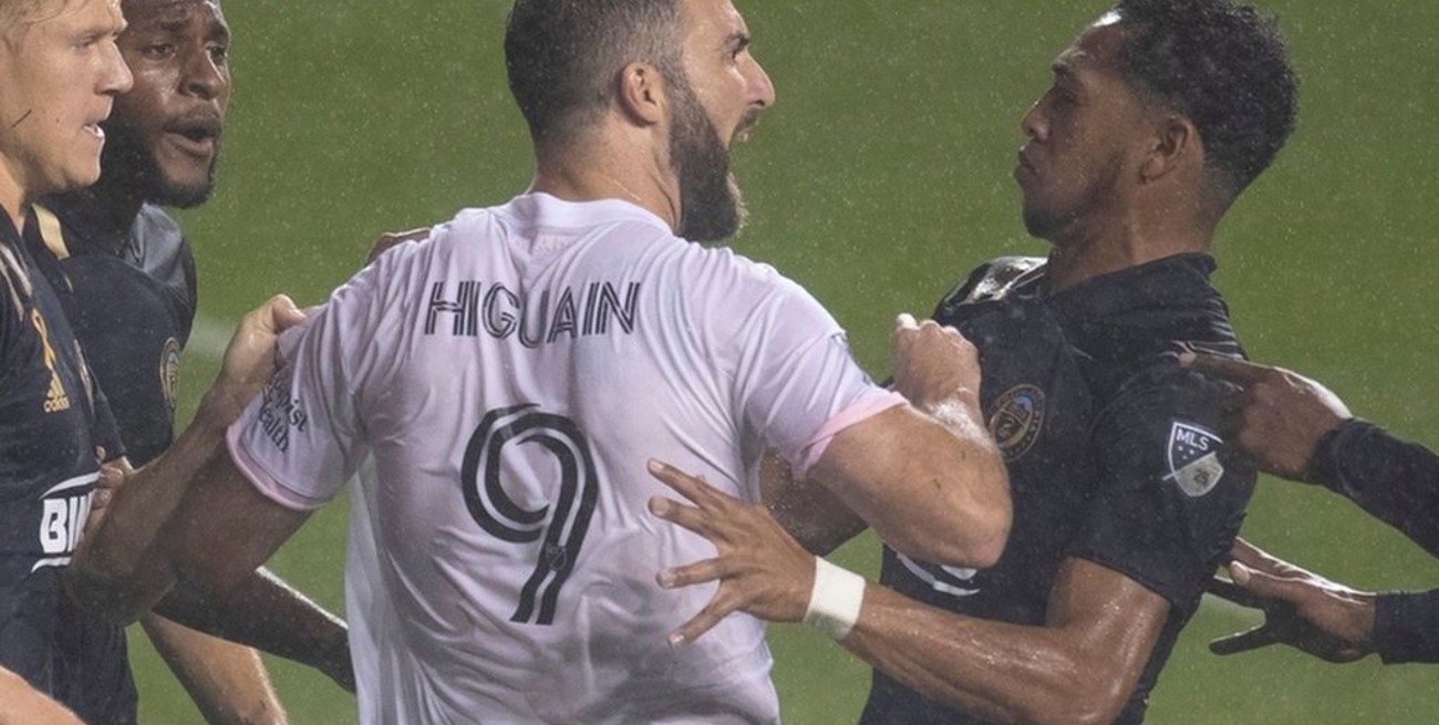 El debut de Higuaín en la MLS: Chilena, penal errado y enojo con rivales