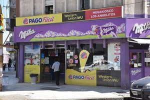 Flavio Raina La esquina violeta , como se la conoce en el centro, quedó vacía a causa del cierre de las terminales de cobro, acentuando el impacto comercial negativo de la pandemia.