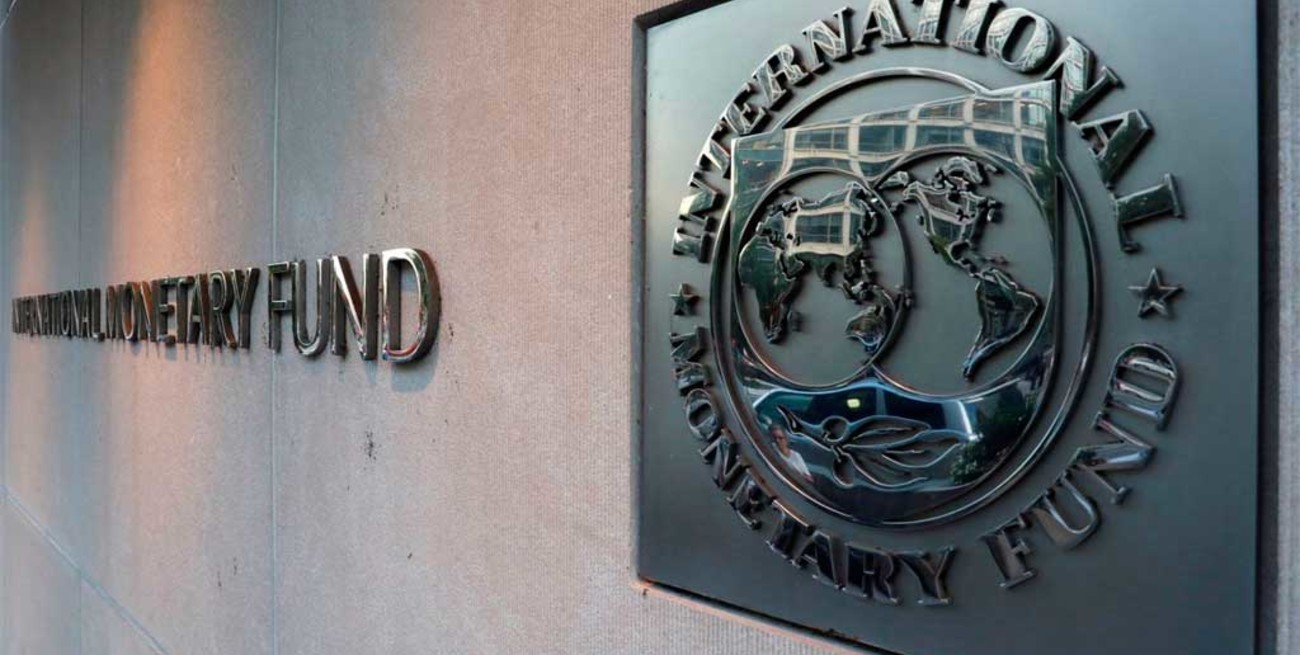 FMI prevé que la economía argentina caerá este año 11,8%