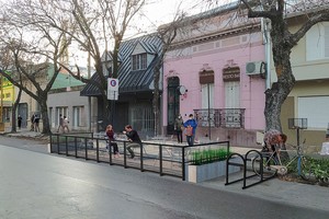 Gentileza El render muestra lo que vendrá: los balcones gastronómicos podrán instalarse en las veredas, calles e incluso en canteros.