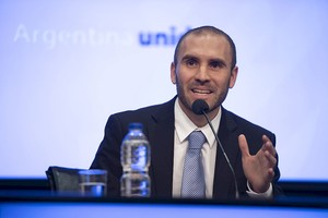 Archivo (191211) -- BUENOS AIRES, 11 diciembre, 2019 (Xinhua) -- El ministro de Economía argentino, Martín Guzmán, habla durante una conferencia de prensa en el microcine del Palacio de Hacienda, en la ciudad de Buenos Aires, capital de Argentina, el 11 de diciembre de 2019. Guzmán anunció el miércoles la puesta en marcha de un "plan macroeconómico integral" que descarta un mayor ajuste fiscal en el país y establece el inicio de conversaciones con acreedores para resolver el tema de la deuda pública. (Xinhua/Martín Zabala) (mz) (ra) (da)