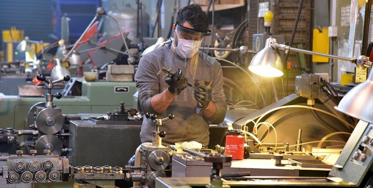 La producción industrial en la región cayó 22,4% en el segundo trimestre